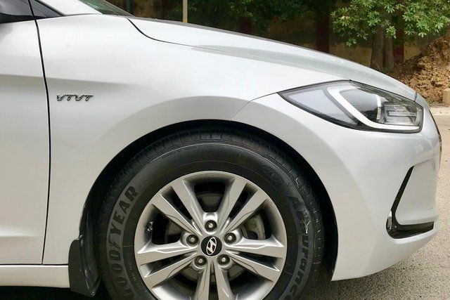 Hyundai Elantra 2.0 S Second-hand 2017 Hyundai Elantra 2.0 S for sale in New Delhi