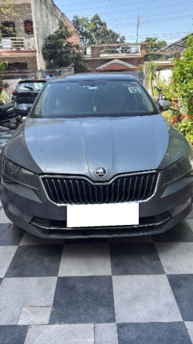Skoda Superb LK 1.8 TSI AT Second-hand 2017 Skoda Superb LK 1.8 TSI AT for sale in Greater Noida