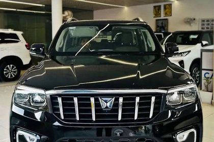 2025 Mahindra Scorpio N Z8L डीजल AT बीएस6