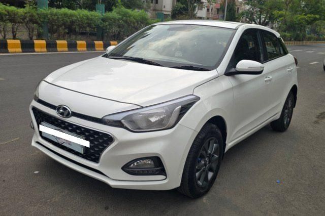 Hyundai i20 Sportz Plus Second-hand 2020 Hyundai i20 Sportz Plus for sale in Ahmedabad