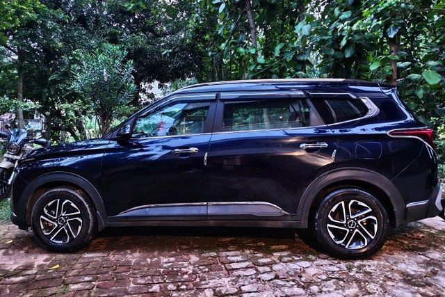 Kia Carens Premium iMT Second-hand 2023 Kia Carens Premium iMT for sale in Hooghly