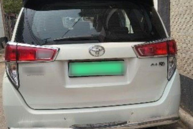 Toyota Innova Crysta 2.4 VX MT 8S BSIV Second-hand 2019 Toyota Innova Crysta 2.4 VX MT 8S BSIV for sale in Varanasi