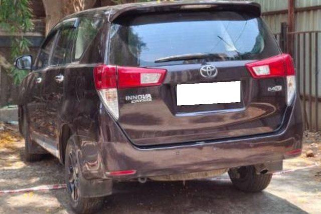 Toyota Innova Crysta 2.4 VX MT 8S BSIV Second-hand 2016 Toyota Innova Crysta 2.4 VX MT 8S BSIV for sale in Mumbai