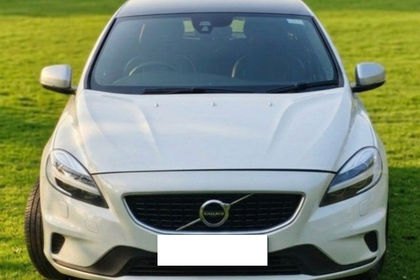 2018 Volvo V40 D3 आर Design
