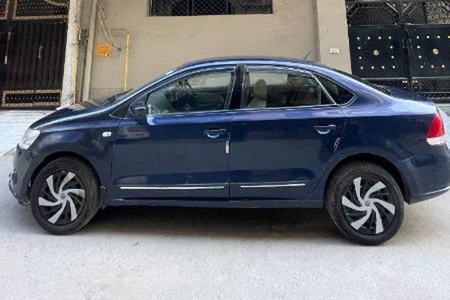 Second-hand 2013 Volkswagen Vento Petrol Breeze for sale in New Delhi