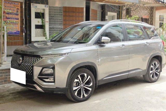 Second-hand 2024 MG Hector Plus Sharp Pro CVT 7 Str 2023-2025 for sale in New Delhi