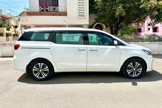 Used Kia Carnival Prestige