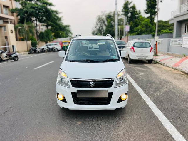 Maruti Suzuki Wagon R AMT VXI Option Second-hand 2017 Maruti Suzuki Wagon R AMT VXI Option for sale in Vadodara