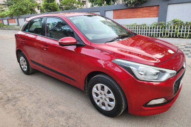 Hyundai i20 Sportz 1.2 Second-hand 2015 Hyundai i20 Sportz 1.2 for sale in Ahmedabad