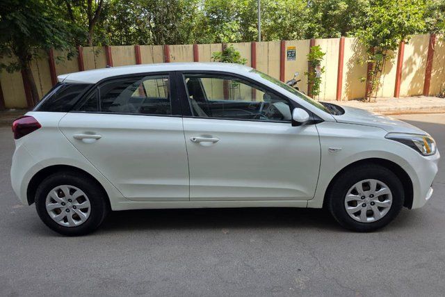 Hyundai i20 1.2 Magna Executive Second-hand 2018 Hyundai i20 1.2 Magna Executive for sale in Ahmedabad