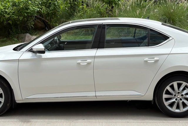 Skoda Superb LK 1.8 TSI AT Second-hand 2019 Skoda Superb LK 1.8 TSI AT for sale in Hyderabad