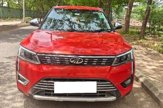 Mahindra XUV300 W8 Diesel BSIV Second-hand 2019 Mahindra XUV300 W8 Diesel BSIV for sale in Gandhinagar