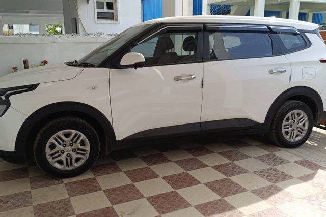 Second-hand 2023 Kia Carens Premium for sale in Chennai