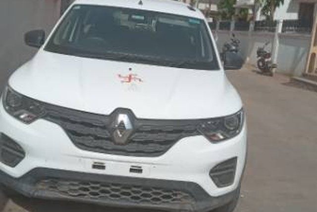 Renault Triber RXL Second-hand 2025 Renault Triber RXL for sale in Kachchh