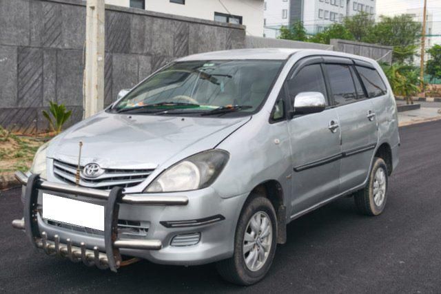 Toyota Innova 2.5 V Diesel 7-seater Second-hand 2009 Toyota Innova 2.5 V Diesel 7-seater for sale in Hyderabad