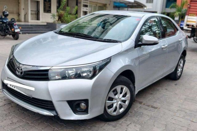 Toyota Corolla Altis D-4D GL Second-hand 2015 Toyota Corolla Altis D-4D GL for sale in Ahmedabad