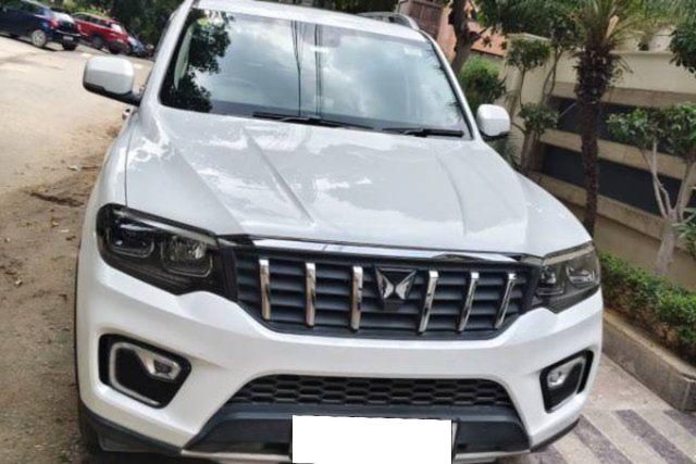 Second-hand 2024 Mahindra Scorpio N Z8 AT for sale in New Delhi