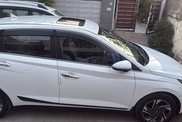 Second-hand 2023 Hyundai i20 Asta for sale in Chandigarh
