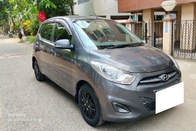 Second-hand 2013 Hyundai i10 Sportz for sale in Kolkata