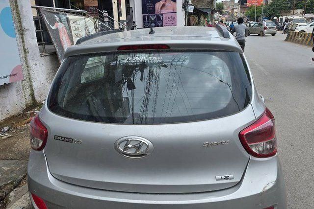 Hyundai Grand i10 Sportz Second-hand 2015 Hyundai Grand i10 Sportz for sale in Varanasi
