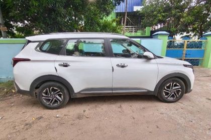 2 Used Kia Carens