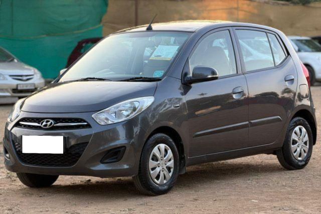 Hyundai i10 Magna Second-hand 2011 Hyundai i10 Magna for sale in Ahmedabad