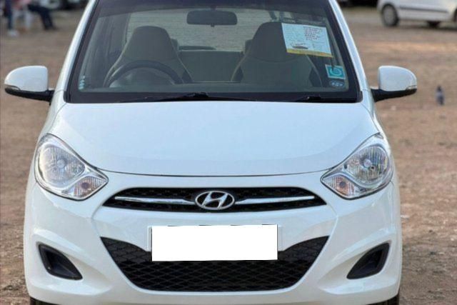 Hyundai i10 Sportz Second-hand 2011 Hyundai i10 Sportz for sale in Ahmedabad