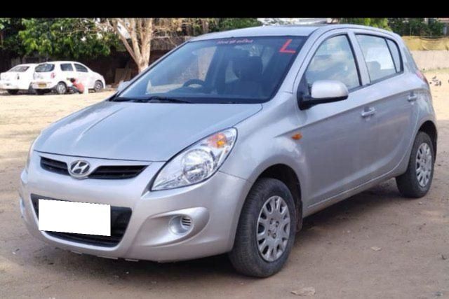 Hyundai i20 1.2 Magna Second-hand 2010 Hyundai i20 1.2 Magna for sale in Ahmedabad
