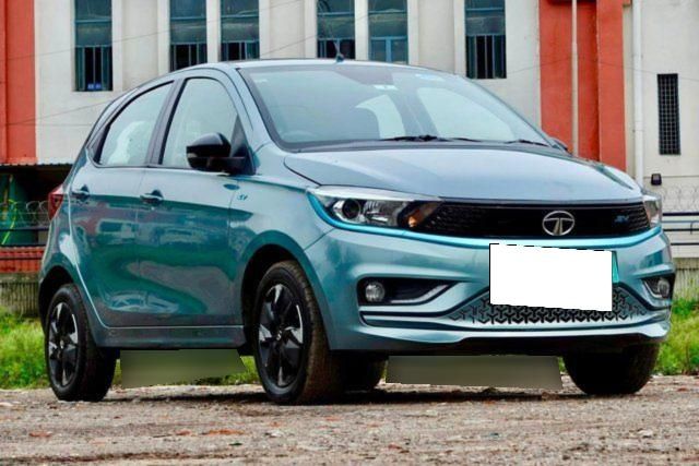 Second-hand 2023 Tata Tiago XZ Plus for sale in New Delhi