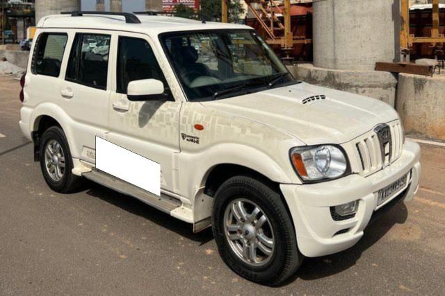 Mahindra Scorpio VLX 2WD AT 7S Second-hand 2013 Mahindra Scorpio VLX 2WD AT 7S for sale in Bangalore