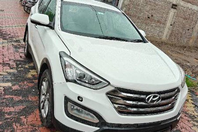 Second-hand 2014 Hyundai Santa Fe 4WD AT for sale in Surat