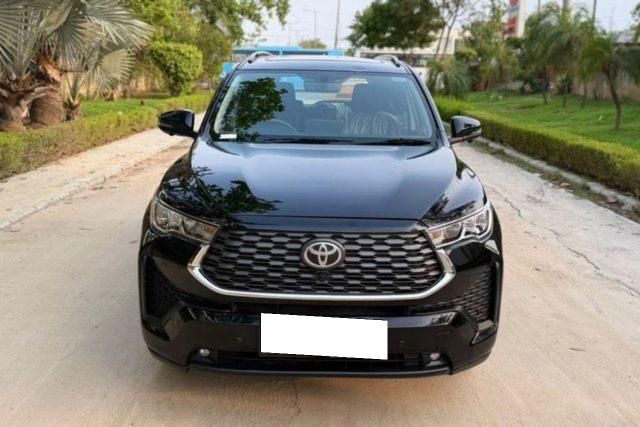 Second-hand 2025 Toyota Innova Hycross VX(O) 7STR Hybrid for sale in New Delhi