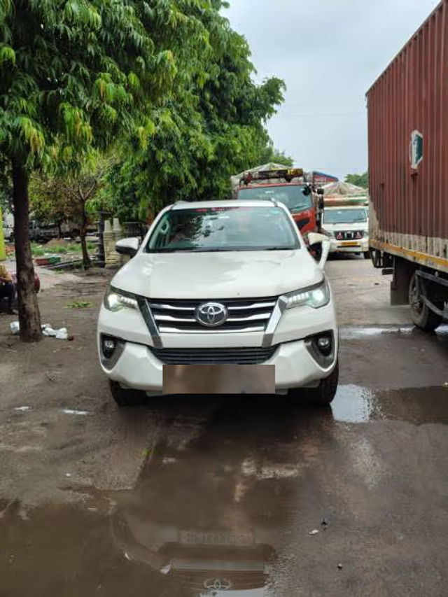 Toyota Fortuner 2.8 2WD MT BSIV Second-hand 2018 Toyota Fortuner 2.8 2WD MT BSIV for sale in Noida