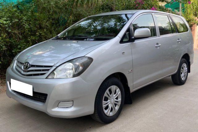 Second-hand 2011 Toyota Innova 2.5 G (Diesel) 8 Seater BS III for sale in Ahmedabad