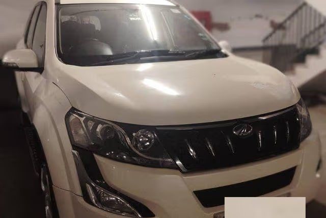 Second-hand 2017 Mahindra XUV500 R W10 FWD for sale in Kolkata