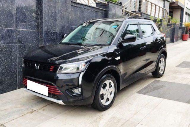 Mahindra XUV300 W6 Second-hand 2024 Mahindra XUV300 W6 for sale in New Delhi