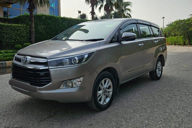 Second-hand 2017 Toyota Innova Crysta 2.4 VX MT BSIV for sale in New Delhi