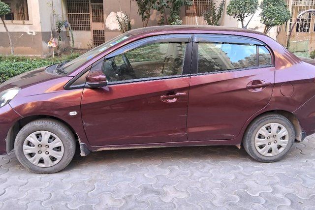 Second-hand 2017 Honda Amaze S i-VTEC for sale in Greater Noida