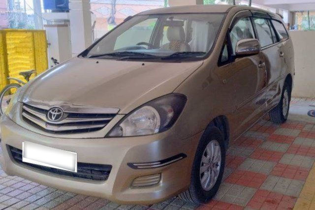 Toyota Innova 2.5 V Diesel 7-seater Second-hand 2009 Toyota Innova 2.5 V Diesel 7-seater for sale in Hyderabad