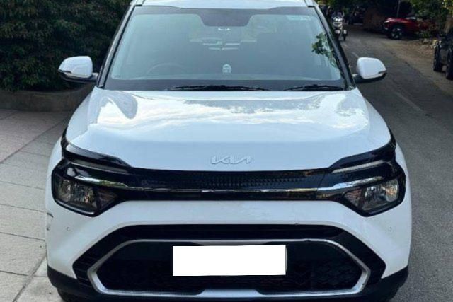 Second-hand 2024 Kia Carens Prestige Plus Opt DCT for sale in Bangalore