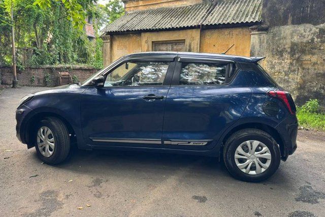 Second-hand 2023 Maruti Suzuki Swift VXI for sale in Kolkata