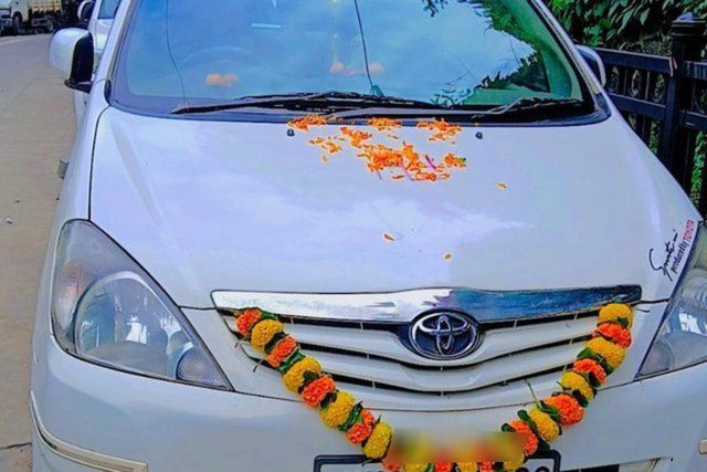 Toyota Innova 2.5 E Second-hand 2011 Toyota Innova 2.5 E for sale in Mumbai