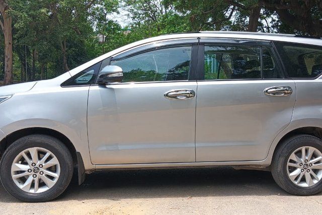 Toyota Innova Crysta 2.4 G MT 8S BSIV Second-hand 2017 Toyota Innova Crysta 2.4 G MT 8S BSIV for sale in New Delhi