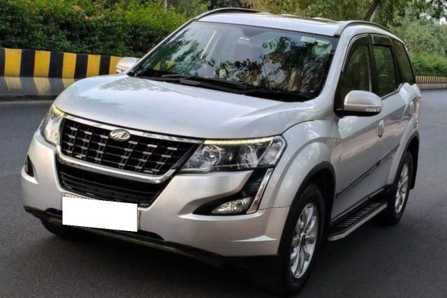 Second-hand 2018 Mahindra XUV500 W11 AT BSIV for sale in New Delhi