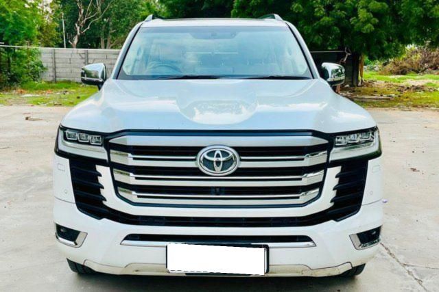 Toyota Land Cruiser 300 ZX Second-hand 2023 Toyota Land Cruiser 300 ZX for sale in Ahmedabad