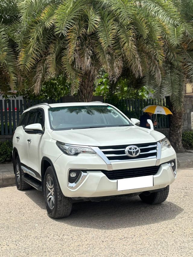 Second-hand 2020 Toyota Fortuner 2.8 2WD AT for sale in New Delhi