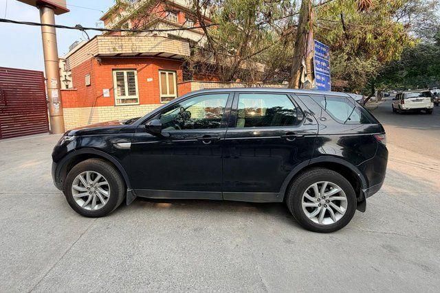 Land Rover Discovery Sport Petrol HSE 7S Second-hand 2019 Land Rover Discovery Sport Petrol HSE 7S for sale in New Delhi
