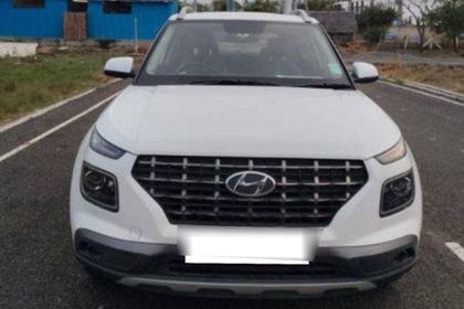4 Used Hyundai Venue