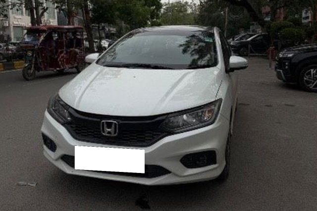 Second-hand 2022 Honda City V MT for sale in New Delhi