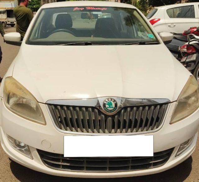 Skoda Rapid 1.6 TDI Ambition Second-hand 2012 Skoda Rapid 1.6 TDI Ambition for sale in Rajkot